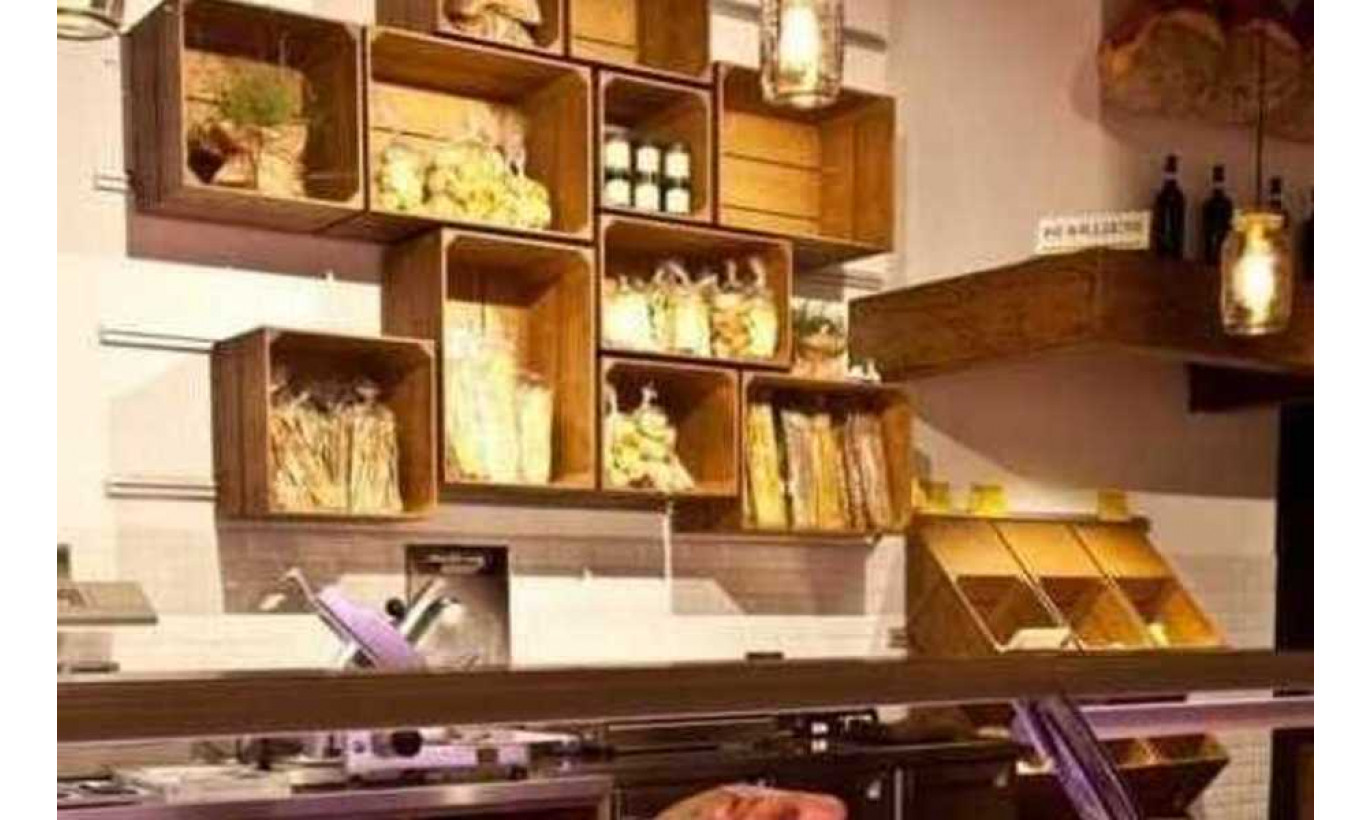 Магазин фермерских продуктов в удачной локации.