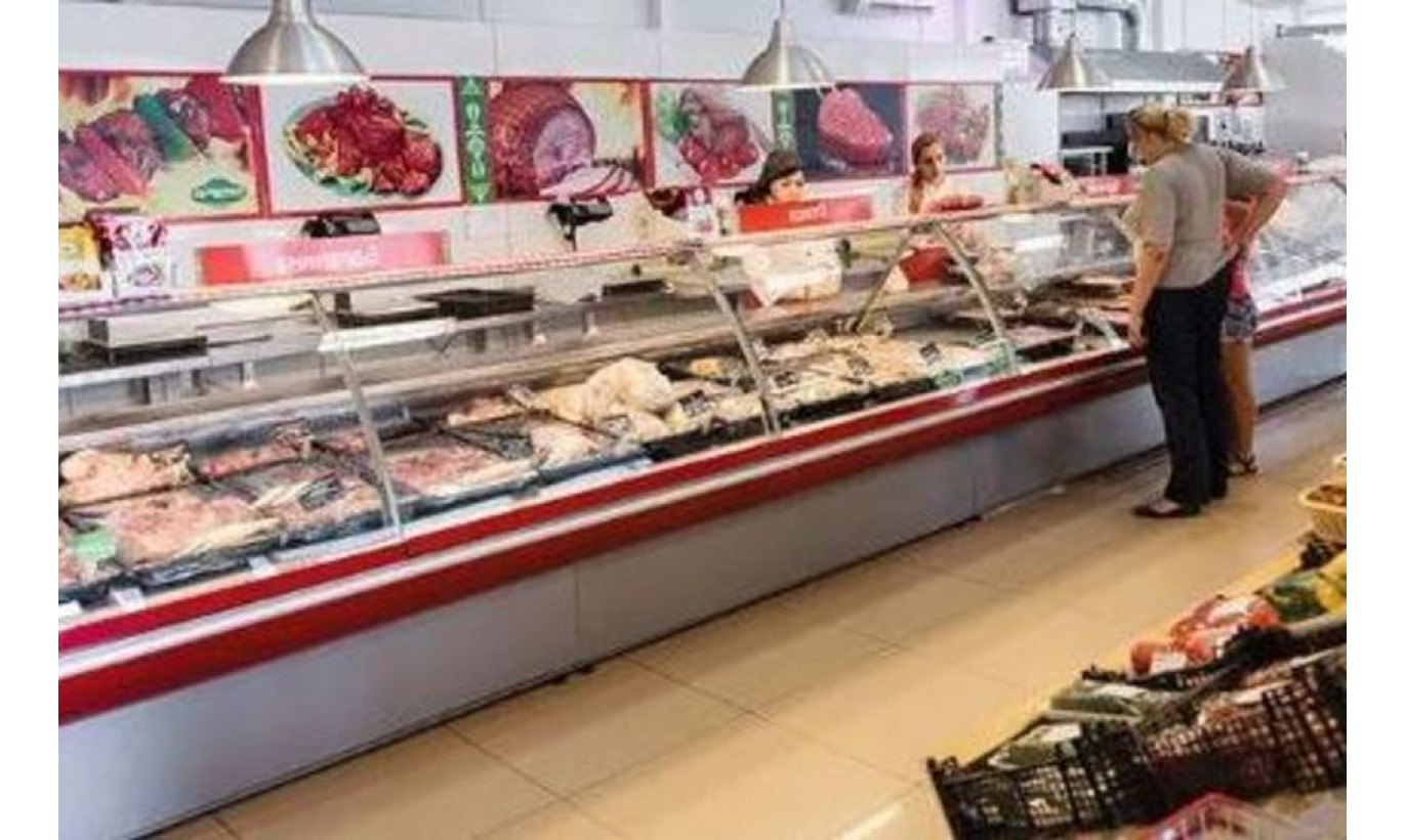Новый мясной магазин в густонаселенном районе / полностью оборудован