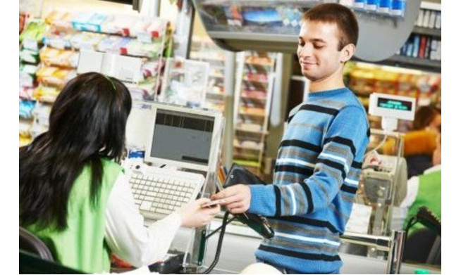 Магазин продуктов в бизнес-центре с постоянным входящим потоком