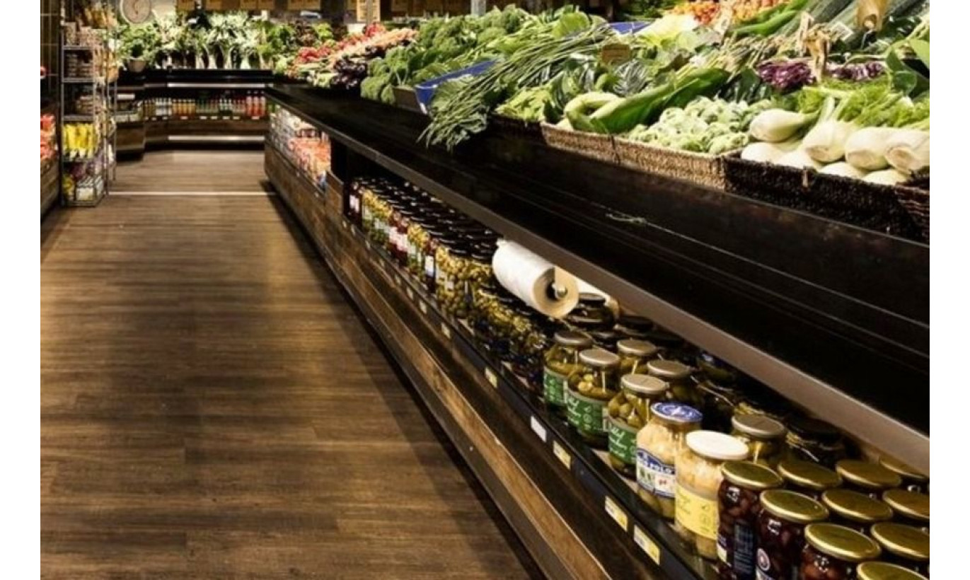 Продуктовый магазин в крупном ЖК