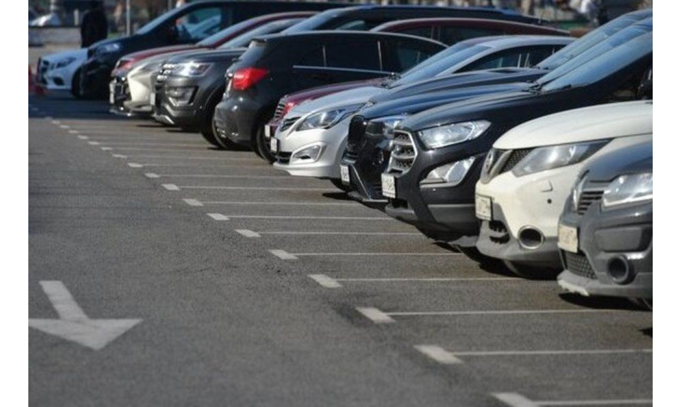 Действующая автостоянка с договорами