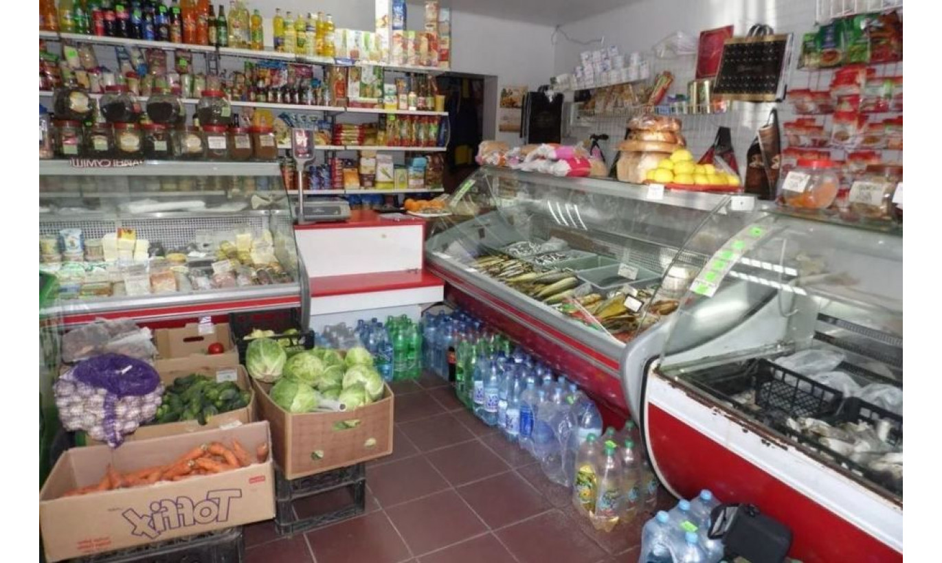 Продуктовый магазин в спальном районе/Фрунзенский район