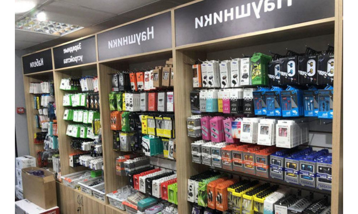 Смарт-боксы по продаже моб. аксессуаров. Рядом с метро.